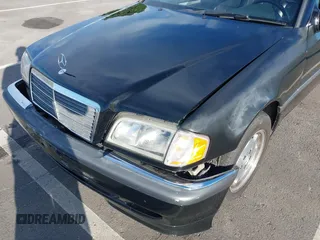 2000 Mercedes-Benz C 230 Kompressor z VIN WDBHA24G4YA799207, wystawiony jako IAAI lot #42010800 z przebiegiem 126 478 mil mil oraz . Historia ofert i sprzedaży dostępna na DreamBid. Obrazek 6.