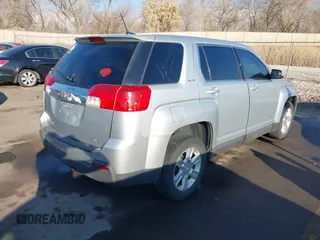 2013 GMC Terrain SLE z VIN 2GKFLREK9D6168690, wystawiony jako IAAI lot #41361099 z przebiegiem 131 867 mil mil oraz . Historia ofert i sprzedaży dostępna na DreamBid. Obrazek 4.