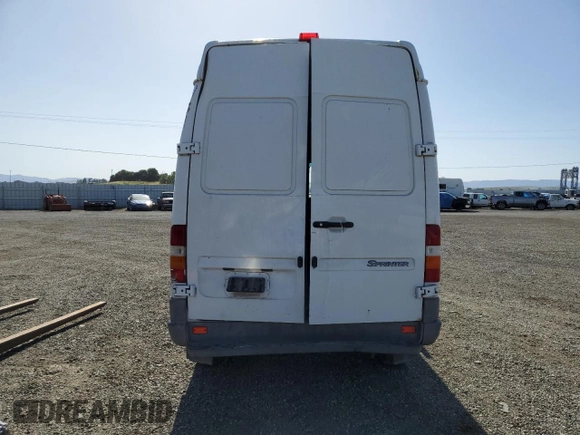 2005 Freightliner Sprinter with VIN WDYPD644X55808602, listed as a Copart auction lot 55554884 with 275,716 mi miles and Salvage Title. Bid and sale history available at DreamBid. Image 6.