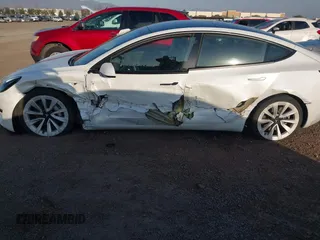 2021 Tesla Model 3 Long Range z VIN 5YJ3E1EB0MF936609, wystawiony jako IAAI lot #41599411 z przebiegiem 55 993 mil mil oraz . Historia ofert i sprzedaży dostępna na DreamBid. Obrazek 6.