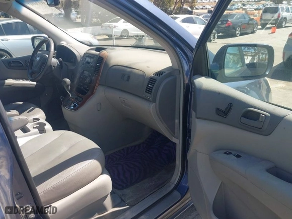 2007 Kia Sedona EX with VIN KNDMB233176164703, listed as a IAAI auction lot 41970003 with 165,479 mi miles. Bid and sale history available at carsss.com. Image 5.