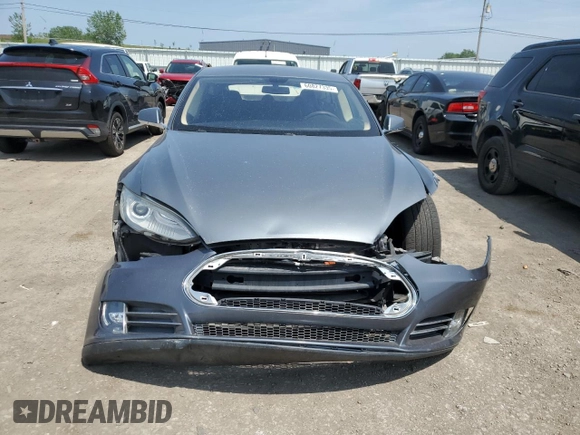 2013 Tesla Model S with VIN 5YJSA1AG9DFP04910, listed as a Copart auction lot 60827335 with 97,022 mi miles and Salvage title. Bid and sale history available at DreamBid. Image 5.