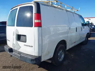 2004 Chevrolet Express Cargo Van with VIN 1GCFG15TX41101349, listed as a IAAI auction lot 41263311 with 262,276 mi miles. Bid and sale history available at carsss.com. Image 4.