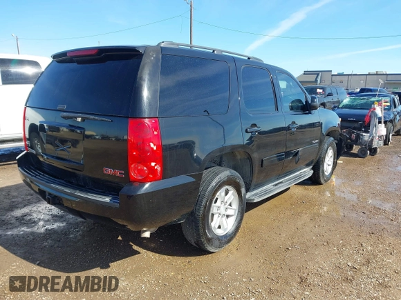 2011 GMC Yukon SLE with VIN 1GKS1AE01BR108215, listed as a IAAI auction lot 41379402 with 195,171 mi miles. Bid and sale history available at carsss.com. Image 4.