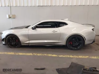 2018 Chevrolet Camaro 2SS with VIN 1G1FG1R71J0165268, listed as a IAAI auction lot 40739457 with 27,039 mi miles. Bid and sale history available at carsss.com. Image 15.