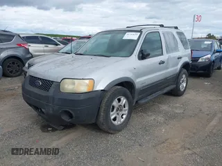 2002 Ford Escape XLT Choice with VIN 1FMYU04152KA39941, listed as a IAAI auction lot 41753639 with 209,016 mi miles. Bid and sale history available at carsss.com. Image 2.