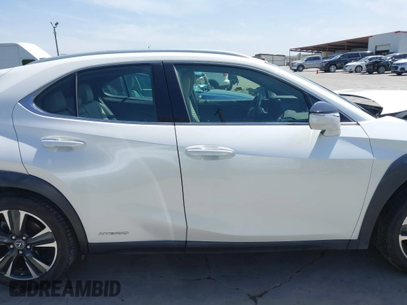 2020 Lexus UX with VIN JTHP9JBH6L2031919, listed as a IAAI auction lot 41816968 with 57,848 mi miles. Bid and sale history available at carsss.com. Image 14.