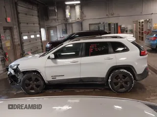 2017 Jeep Cherokee Latitude z VIN 1C4PJMCB5HW509073, wystawiony jako IAAI lot #41563435 z przebiegiem 108 737 mil mil oraz . Historia ofert i sprzedaży dostępna na DreamBid. Obrazek 14.
