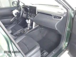 2023 Toyota Corolla Cross XLE с VIN 7MUDAAAGXPV063698, выставлен на аукционе IAAI как лот 42181158 с пробегом 22 983 миль миль и . История ставок и продаж доступна на DreamBid. Изображение 5.