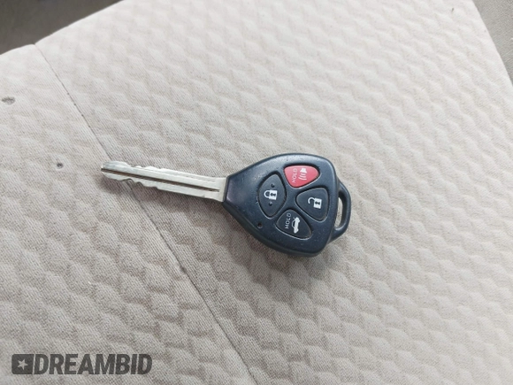 2011 Toyota Camry LE z VIN 4T4BF3EK8BR162507, wystawiony jako IAAI lot #41999186 z przebiegiem 281 657 mil mil oraz . Historia ofert i sprzedaży dostępna na DreamBid. Obrazek 11.