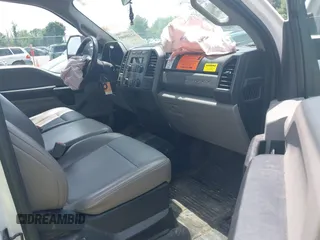 2018 Ford F-250 XL z VIN 1FDBF2A60JEC21183, wystawiony jako IAAI lot #42589005 z przebiegiem 76 581 mil mil oraz . Historia ofert i sprzedaży dostępna na DreamBid. Obrazek 5.