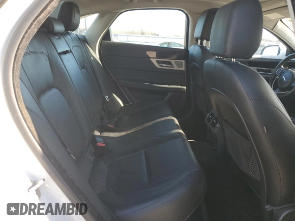 2016 Jaguar XF 35t Prestige with VIN SAJBK4BV3GCY21901, listed as a Copart auction lot 87926165 with 140,124 mi miles and Salvage Title. Bid and sale history available at carsss.com. Image 10.