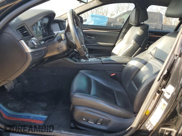 2016 BMW 5 Series 550i xDrive z VIN WBAKP9C54GD980929, wystawiony jako Copart lot #49449355 z przebiegiem 186 549 mil mil oraz Szkoda całkowita • Salvage title. Historia ofert i sprzedaży dostępna na DreamBid. Obrazek 7.