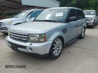 2008 Land Rover Range Rover Sport HSE z VIN SALSK25458A120952, wystawiony jako IAAI lot #42268358 z przebiegiem 215 001 mil mil oraz . Historia ofert i sprzedaży dostępna na DreamBid. Obrazek 2.