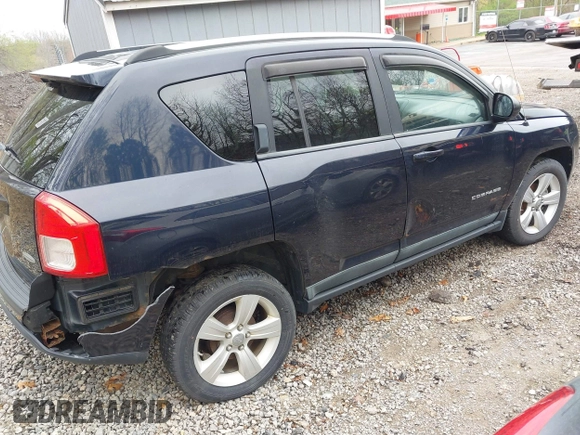 2011 Jeep Compass Latitude with VIN 1J4NT1FB8BD194438, listed as a IAAI auction lot 42130688 with 186,257 mi miles. Bid and sale history available at carsss.com. Image 4.