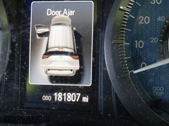 2017 Toyota Sienna XLE Auto Access Seat with VIN 5TDYZ3DC5HS831596, listed as a IAAI auction lot 42146953 with 181,807 mi miles. Bid and sale history available at carsss.com. Image 15.