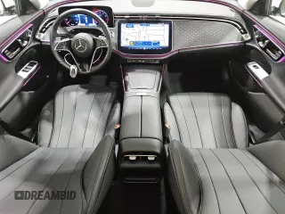 2025 Mercedes-Benz E 350 z VIN W1KLF4HB7SA095796, wystawiony jako Copart lot #59636555 z przebiegiem 10 489 mil mil oraz Czysty tytuł • Clean title. Historia ofert i sprzedaży dostępna na DreamBid. Obrazek 8.