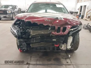 2019 Jeep Cherokee Trailhawk with VIN 1C4PJMBX7KD200267, listed as a IAAI auction lot 42216422 with Not provided miles and . Bid and sale history available at DreamBid. Image 6.