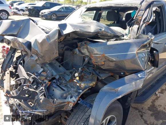 2017 Toyota Tacoma SR5 with VIN 3TMDZ5BN8HM030014, listed as a IAAI auction lot 42044102 with Not provided miles and . Bid and sale history available at DreamBid. Image 6.