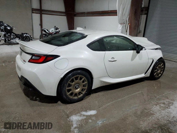 2024 Toyota 86 Premium with VIN JF1ZNBE13R9756474, listed as a Copart auction lot 45003135 with 6,151 mi miles and Salvage Title. Bid and sale history available at DreamBid. Image 3.