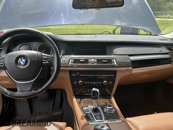 2012 BMW 7 Series 750Li xDrive with VIN WBAKC8C59CC437999, listed as a Copart auction lot 59036005 with 145,420 mi miles and Clean title. Bid and sale history available at DreamBid. Image 9.