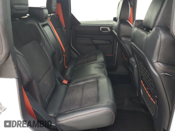 2024 Ford Bronco Raptor z VIN 1FMEE0RR0RLA38568, wystawiony jako Copart lot #41810505 z przebiegiem 168 mil mil oraz Szkoda całkowita • Salvage title. Historia ofert i sprzedaży dostępna na DreamBid. Obrazek 10.