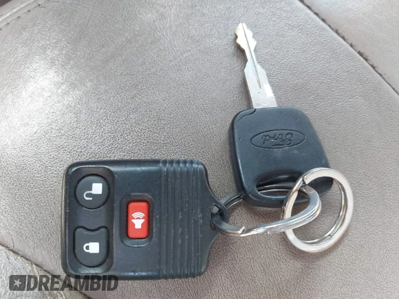 2000 Ford Expedition Eddie Bauer with VIN 1FMPU18LXYLA13237, listed as a IAAI auction lot 42127324 with Not provided miles and . Bid and sale history available at DreamBid. Image 11.