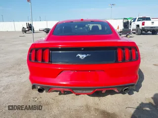 2015 Ford Mustang EcoBoost z VIN 1FA6P8TH2F5305684, wystawiony jako IAAI lot #42134264 z przebiegiem 108 910 mil mil oraz . Historia ofert i sprzedaży dostępna na DreamBid. Obrazek 16.