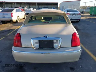 2001 Lincoln Town Car Cartier z VIN 1LNHM83W21Y621003, wystawiony jako IAAI lot #41291516 z przebiegiem 145 455 mil mil oraz . Historia ofert i sprzedaży dostępna na DreamBid. Obrazek 16.