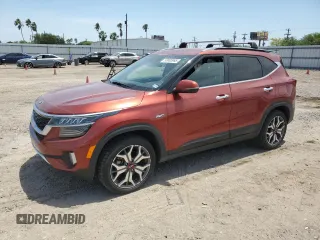 2021 Kia Seltos SX z VIN KNDETCA20M7131974, wystawiony jako Copart lot #53000995 z przebiegiem 29 372 mil mil oraz Szkoda całkowita • Salvage title. Historia ofert i sprzedaży dostępna na DreamBid. Obrazek 1.