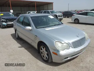 2003 Mercedes-Benz C 240 z VIN WDBRF81J13F377061, wystawiony jako IAAI lot #41770022 z przebiegiem 108 817 mil mil oraz . Historia ofert i sprzedaży dostępna na DreamBid. Obrazek 1.