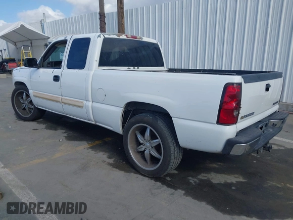 2004 Chevrolet Silverado 1500 Work Truck with VIN 2GCEC19T641229261, listed as a IAAI auction lot 41945835 with 197,667 mi miles. Bid and sale history available at carsss.com. Image 3.