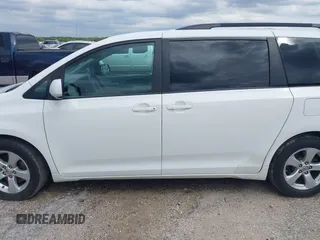 2016 Toyota Sienna LE AAS with VIN 5TDKK3DCXGS709132, listed as a IAAI auction lot 41993473 with 270,811 mi miles. Bid and sale history available at carsss.com. Image 14.