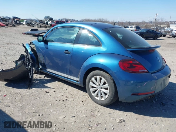2018 Volkswagen Beetle S z VIN 3VWFD7ATXJM711734, wystawiony jako IAAI lot #41704497 z przebiegiem 66 702 mil mil oraz . Historia ofert i sprzedaży dostępna na DreamBid. Obrazek 3.