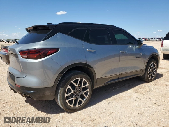 2024 Chevrolet Blazer RS z VIN 3GNKBERS8RS181723, wystawiony jako Copart lot #55898855 z przebiegiem 18 349 mil mil oraz Szkoda całkowita • Salvage title. Historia ofert i sprzedaży dostępna na DreamBid. Obrazek 3.