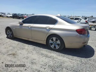 2012 BMW 5 Series 528i z VIN WBAXG5C59CDW85348, wystawiony jako Copart lot #57180545 z przebiegiem 135 725 mil mil oraz Szkoda całkowita • Salvage title. Historia ofert i sprzedaży dostępna na DreamBid. Obrazek 2.