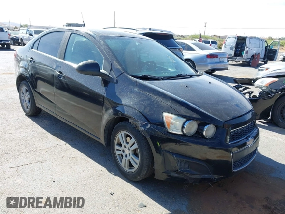 2014 Chevrolet Sonic LT z VIN 1G1JC5SH5E4224501, wystawiony jako IAAI lot #42275218 z przebiegiem 119 370 mil mil oraz . Historia ofert i sprzedaży dostępna na DreamBid. Obrazek 1.