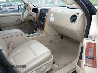2006 Ford Explorer Eddie Bauer z VIN 1FMEU74806UA38750, wystawiony jako IAAI lot #42684165 z przebiegiem 140 550 mil mil oraz . Historia ofert i sprzedaży dostępna na DreamBid. Obrazek 5.