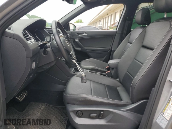 2021 Volkswagen Tiguan SE z VIN 3VV3B7AX8MM117650, wystawiony jako Copart lot #57075485 z przebiegiem 51 309 mil mil oraz Szkoda całkowita • Salvage title. Historia ofert i sprzedaży dostępna na DreamBid. Obrazek 7.