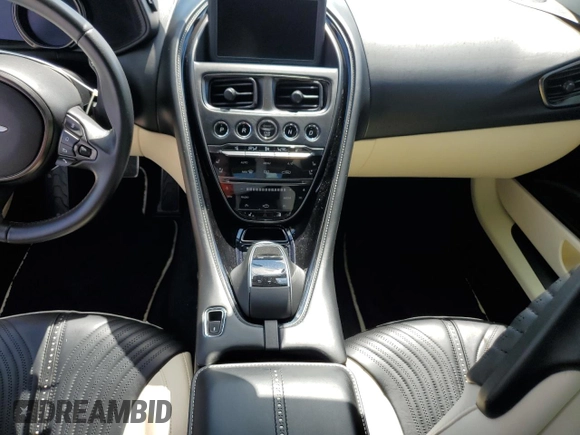 2019 Aston Martin DB11 V8 z VIN SCFRMFAW0KGL05298, wystawiony jako Copart lot #73723684 z przebiegiem Nie podano mil oraz Nie do naprawy. Historia ofert i sprzedaży dostępna na DreamBid. Obrazek 8.