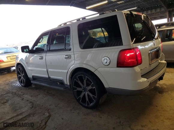 2004 Lincoln Navigator Luxury with VIN 5LMFU28R74LJ12806, listed as a Copart auction lot 87106154 with 189,777 mi miles and Clean Title. Bid and sale history available at carsss.com. Image 2.