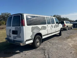 2002 Chevrolet Express with VIN 1GAHG39R921243538, listed as a Copart auction lot 88987585 with 512,936 mi miles and Clean Title. Bid and sale history available at carsss.com. Image 4.