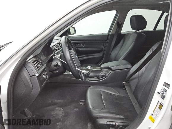 2012 BMW 3 Series 328i z VIN WBA3A5C57CF342137, wystawiony jako Copart lot #52630715 z przebiegiem 133 308 mil mil oraz Czysty tytuł • Clean title. Historia ofert i sprzedaży dostępna na DreamBid. Obrazek 7.