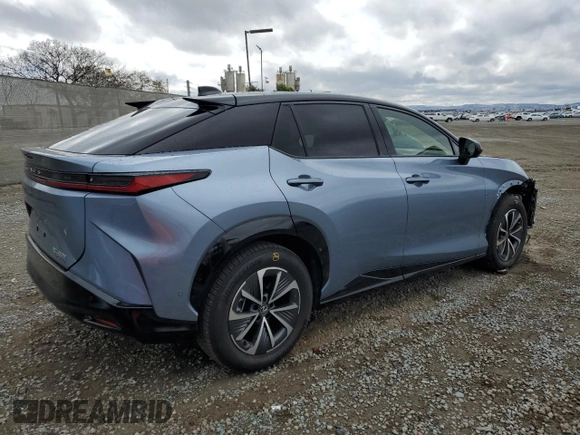 2023 Lexus RZ 450e Premium z VIN JTJAAAAB6PA009956, wystawiony jako Copart lot #48707855 z przebiegiem 6736 mil mil oraz Szkody całkowita. Historia ofert i sprzedaży dostępna na DreamBid. Obrazek 3.