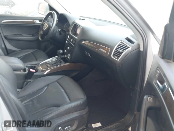 2014 Audi Q5 Premium z VIN WA1CFAFP5EA108342, wystawiony jako IAAI lot #42371378 z przebiegiem 78 602 mil mil oraz . Historia ofert i sprzedaży dostępna na DreamBid. Obrazek 5.