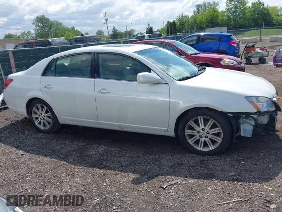 2007 Toyota Avalon XL z VIN 4T1BK36B07U187140, wystawiony jako IAAI lot #42333928 z przebiegiem 119 924 mil mil oraz . Historia ofert i sprzedaży dostępna na DreamBid. Obrazek 14.