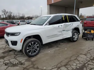 2024 Jeep Grand Cherokee Overland with VIN 1C4RJHDG1RC697006, listed as a Copart auction lot 82906214 with 4,832 mi miles and Salvage Title. Bid and sale history available at carsss.com. Image 1.