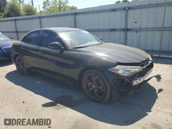2018 Alfa Romeo Giulia Ti Lusso z VIN ZARFAEEN5J7566856, wystawiony jako Copart lot #52622205 z przebiegiem 68 656 mil mil oraz Szkody całkowita. Historia ofert i sprzedaży dostępna na DreamBid. Obrazek 4.