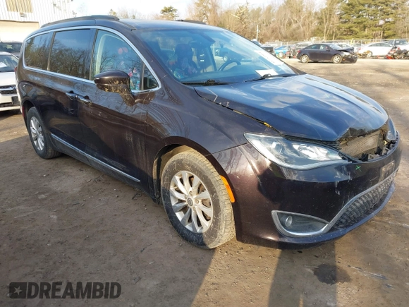 2017 Chrysler Pacifica Touring L z VIN 2C4RC1BG0HR526659, wystawiony jako IAAI lot #41752301 z przebiegiem 181 433 mil mil oraz . Historia ofert i sprzedaży dostępna na DreamBid. Obrazek 1.