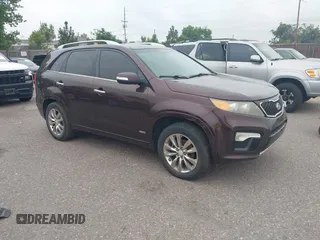 2011 Kia Sorento SX z VIN 5XYKWDA29BG157277, wystawiony jako IAAI lot #42854045 z przebiegiem 255 040 mil mil oraz . Historia ofert i sprzedaży dostępna na DreamBid. Obrazek 1.